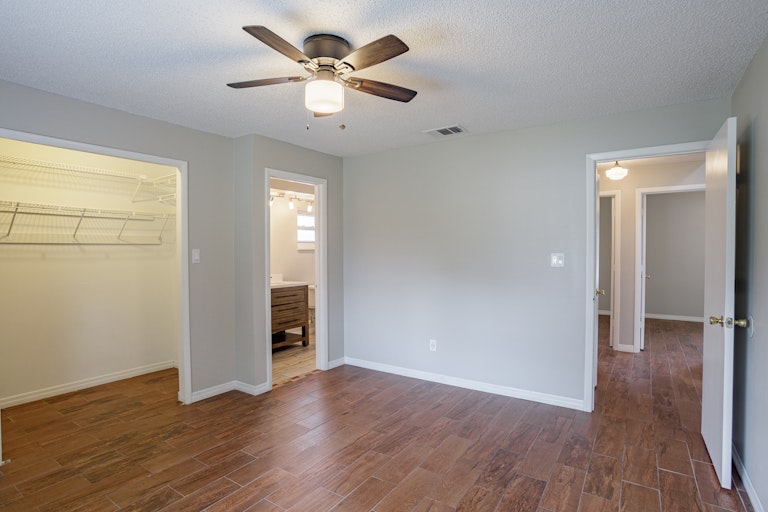 Photo 13 of 23 - 1108 Shaffer Trl, Oviedo, FL 32765
