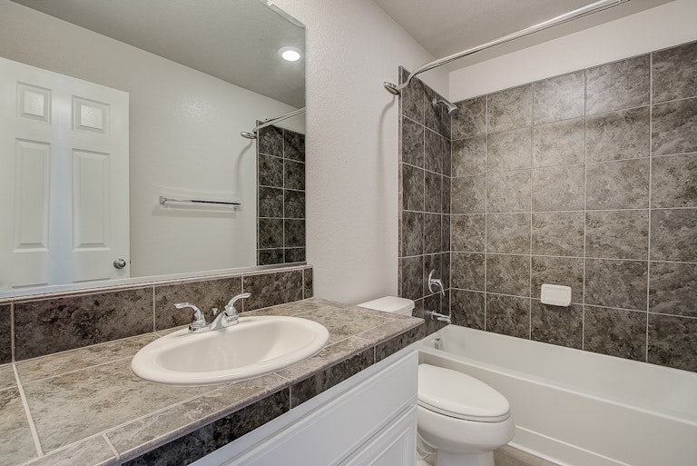 Photo 22 of 34 - 6025 Belfast Way, Roseville, CA 95747