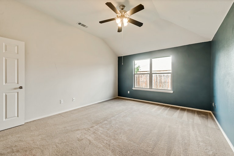 Photo 4 of 26 - 348 Chalkstone Dr, Fort Worth, TX 76131