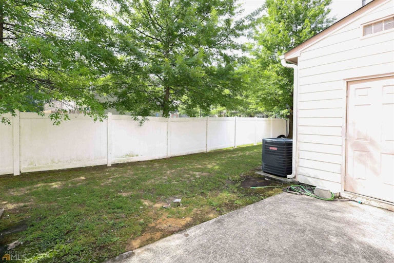 Photo 9 of 24 - 407 Creel Pl, Atlanta, GA 30349