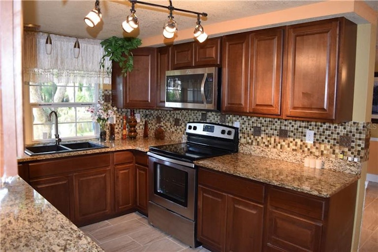 Photo 9 of 25 - 12416 Cobble Stone Dr, Hudson, FL 34667