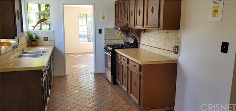 Photo 4 of 9 - 11200 Amestoy Ave, Granada Hills, CA 91344