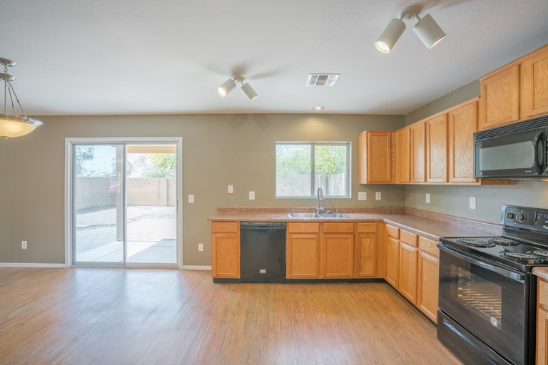 Photo 7 of 30 - 10316 N 116th Ln, Youngtown, AZ 85363