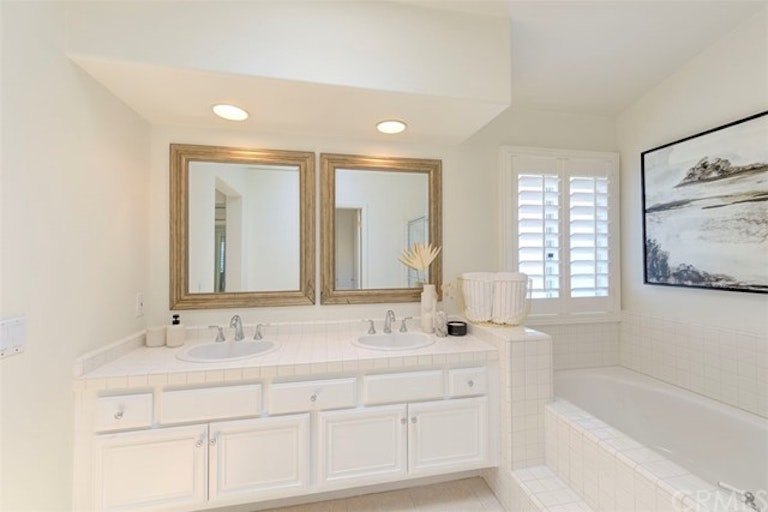 Photo 26 of 50 - 28561 Camelback Rd, Trabuco Canyon, CA 92679
