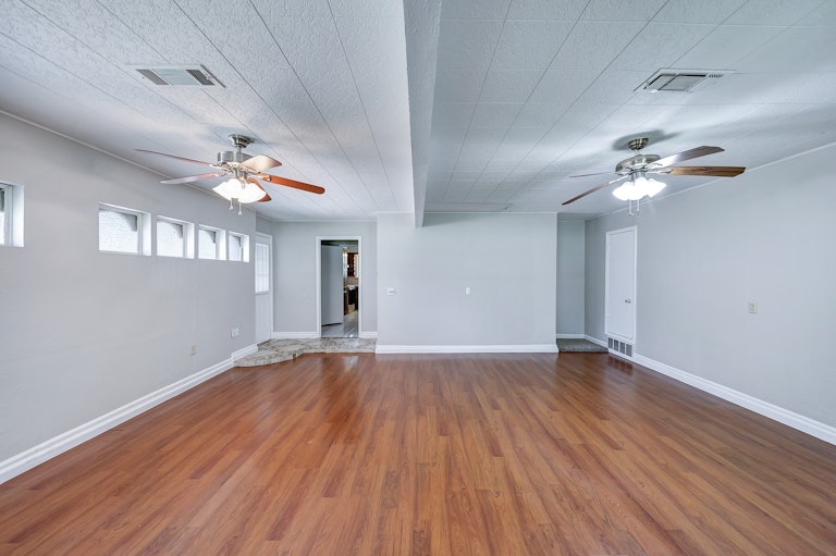 Photo 15 of 29 - 7344 Laurie Dr, Fort Worth, TX 76112