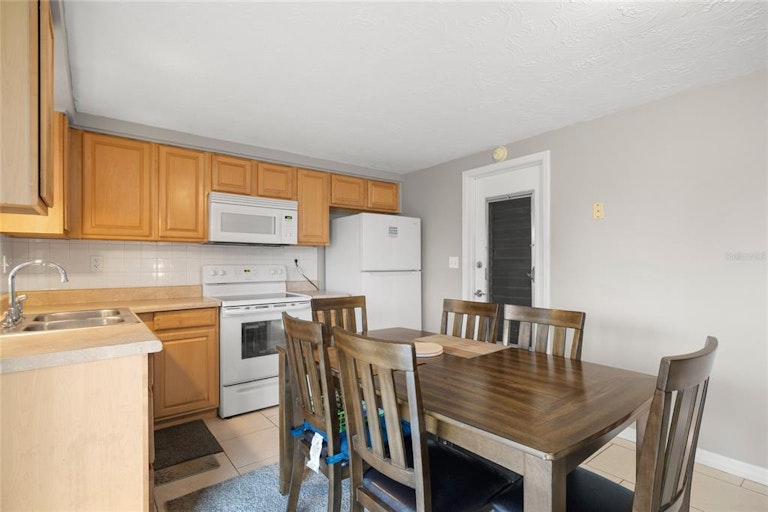 Photo 8 of 15 - 3248 Seffner Dr, Holiday, FL 34691
