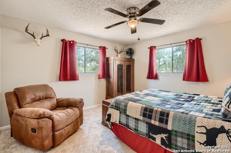Photo 22 of 38 - 1122 Crescent Hill Dr, San Antonio, TX 78253