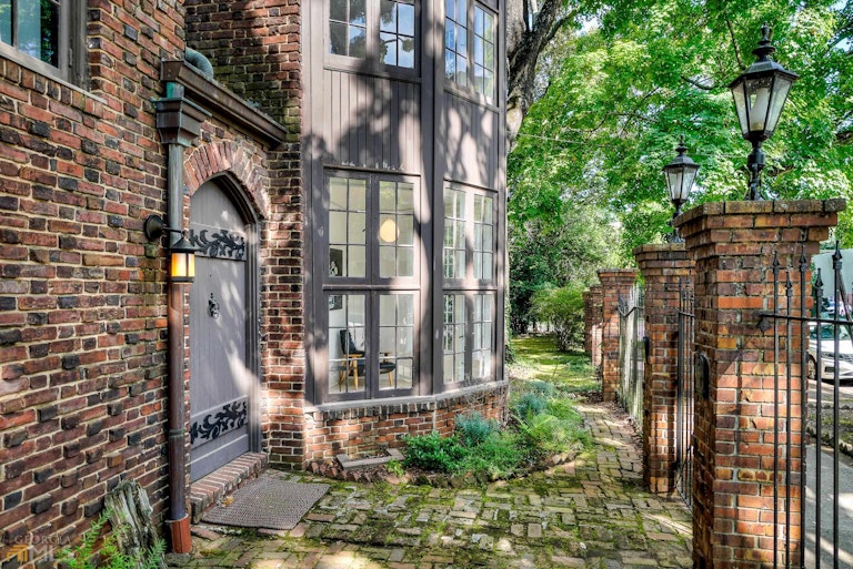 Photo 6 of 59 - 898 Briarcliff Rd NE, Atlanta, GA 30306