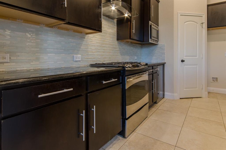 Photo 14 of 33 - 3058 Lakefield Dr, Little Elm, TX 75068