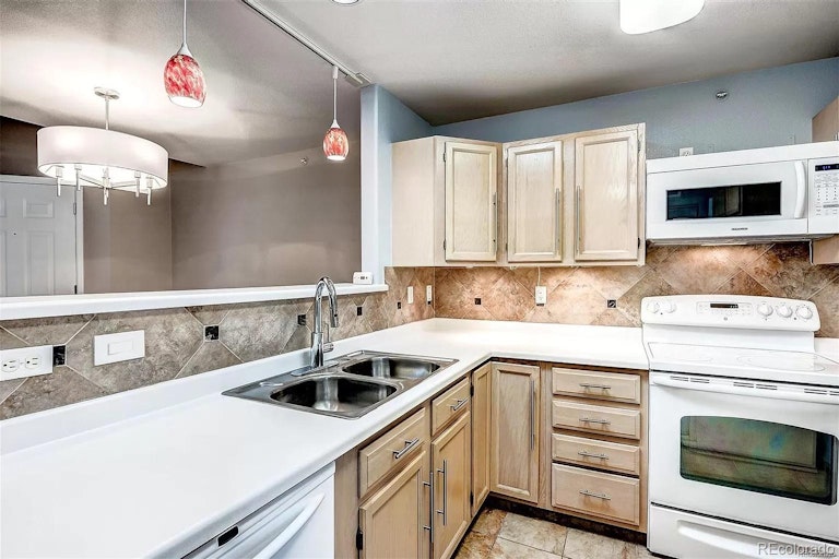 Photo 5 of 15 - 12555 E Tennessee Cir #301, Aurora, CO 80012
