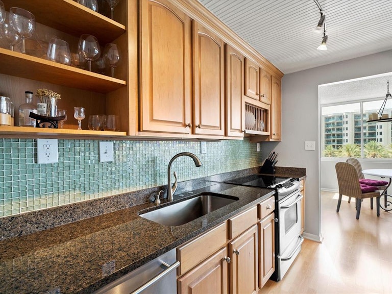 Photo 19 of 60 - 660 Island Way #502, Clearwater Beach, FL 33767