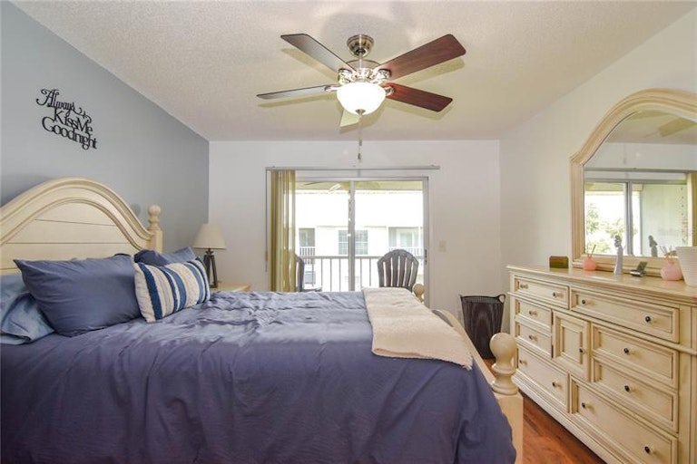 Photo 10 of 29 - 252 Sea Mist Dr, Treasure Island, FL 33706