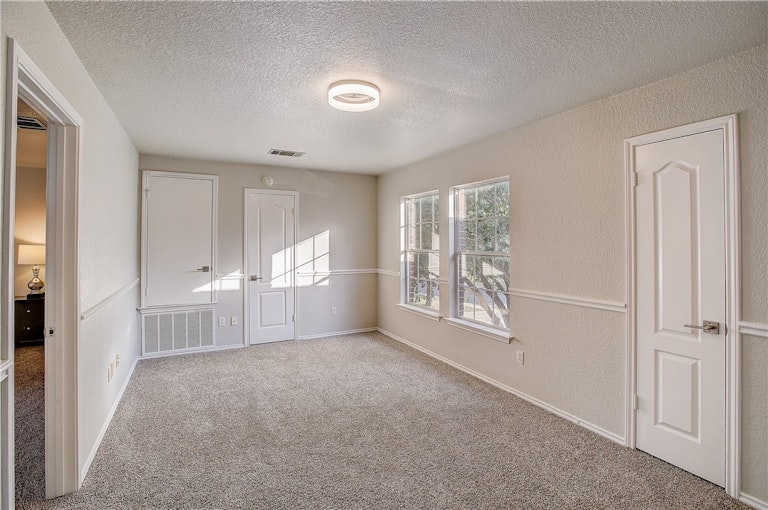 Photo 12 of 30 - 531 Whispering Hollow Dr, Kyle, TX 78640