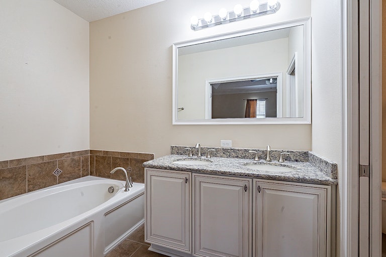 Photo 6 of 28 - 10611 Village Lake Rd, Windermere, FL 34786