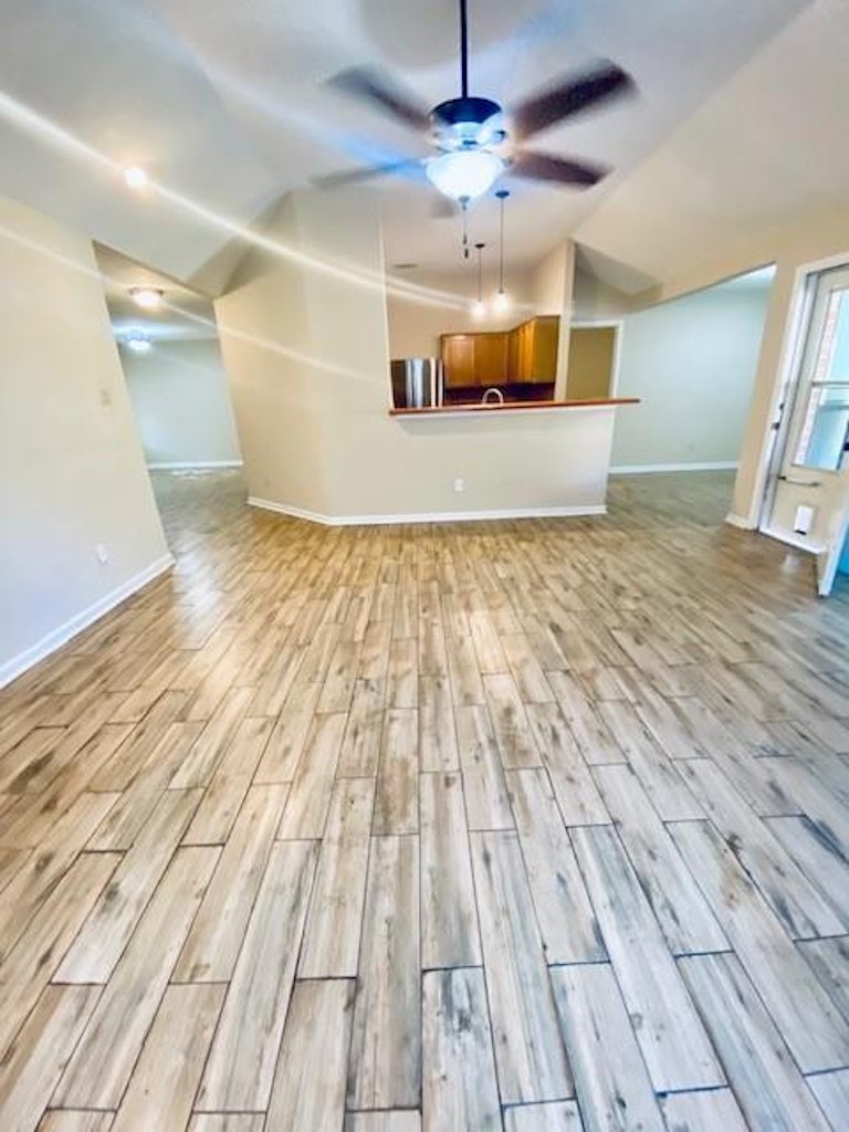 Photo 9 of 36 - 6126 Nancet Dr, Houston, TX 77041