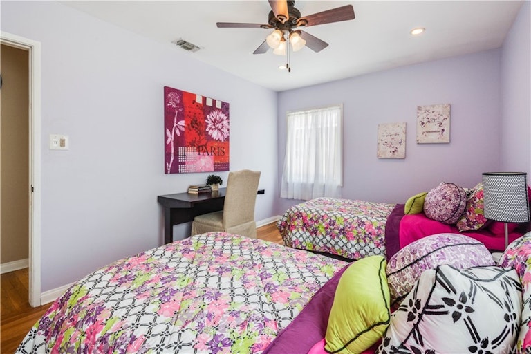 Photo 24 of 42 - 3954 Senasac Ave, Long Beach, CA 90808