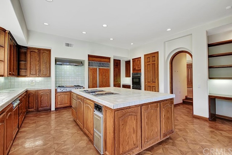 Photo 17 of 35 - 9 Leesbury Ct, Newport Beach, CA 92660