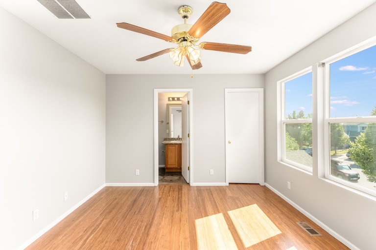 Photo 10 of 19 - 11052 Claude Ct, Northglenn, CO 80233