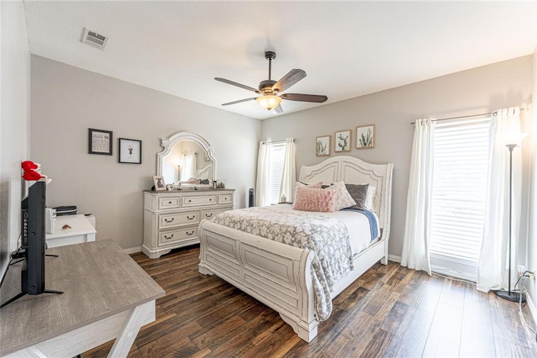 Photo 18 of 36 - 1434 S Fm 740, Heath, TX 75032