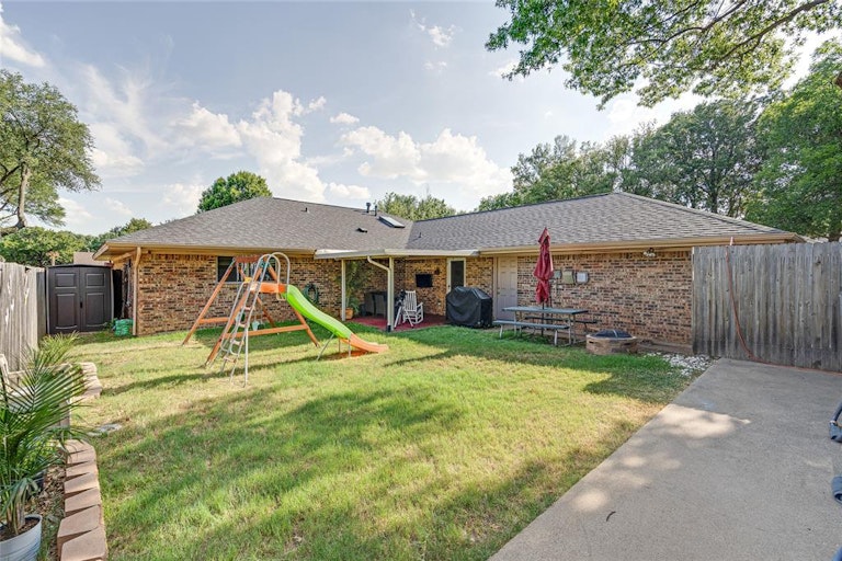 Photo 27 of 29 - 2609 Still Meadow Rd, Irving, TX 75060