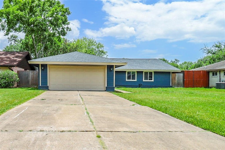 Photo 19 of 20 - 16927 Paint Rock Rd, Friendswood, TX 77546