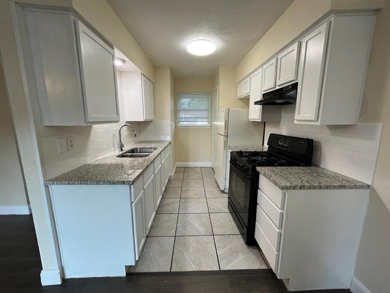 Photo 6 of 21 - 4031 Ivy Ridge St, Dallas, TX 75241