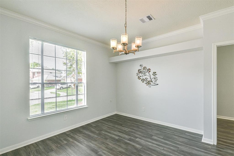 Photo 6 of 34 - 16026 Biscayne Shoals Dr, Friendswood, TX 77546