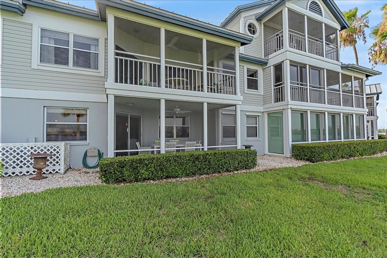 Photo 35 of 44 - 1360 Siesta Bayside Dr #1360-D, Sarasota, FL 34242