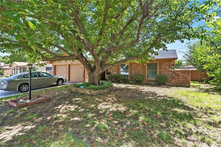 Photo 21 of 21 - 208 NW Suzanne Ter, Burleson, TX 76028