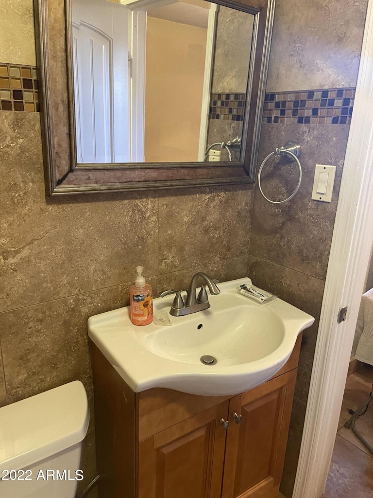 Photo 23 of 28 - 6414 W Avalon Dr, Phoenix, AZ 85033