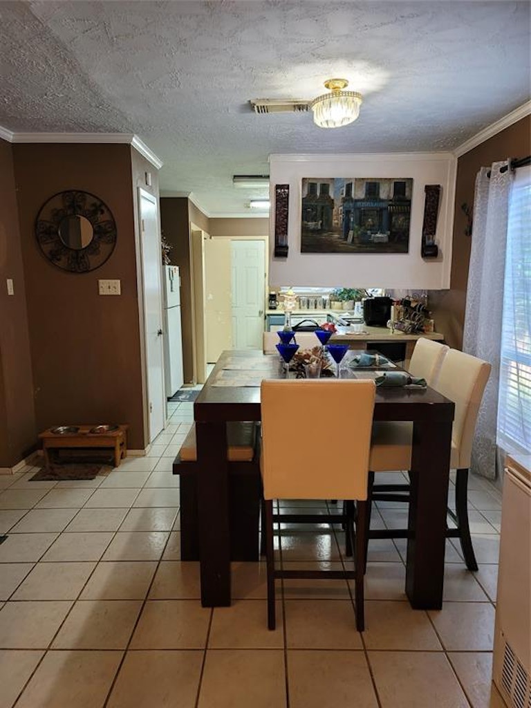 Photo 8 of 38 - 6450 Dellfern Dr, Houston, TX 77035