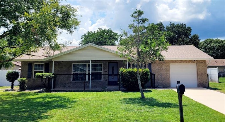 Photo 2 of 23 - 2404 Delrose Dr E, Lakeland, FL 33805