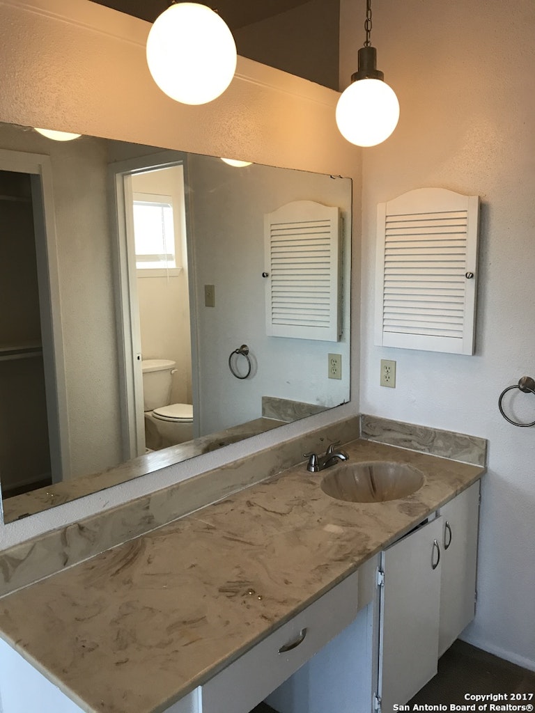 Photo 12 of 17 - 14227 Ridge Meadow Dr, San Antonio, TX 78233