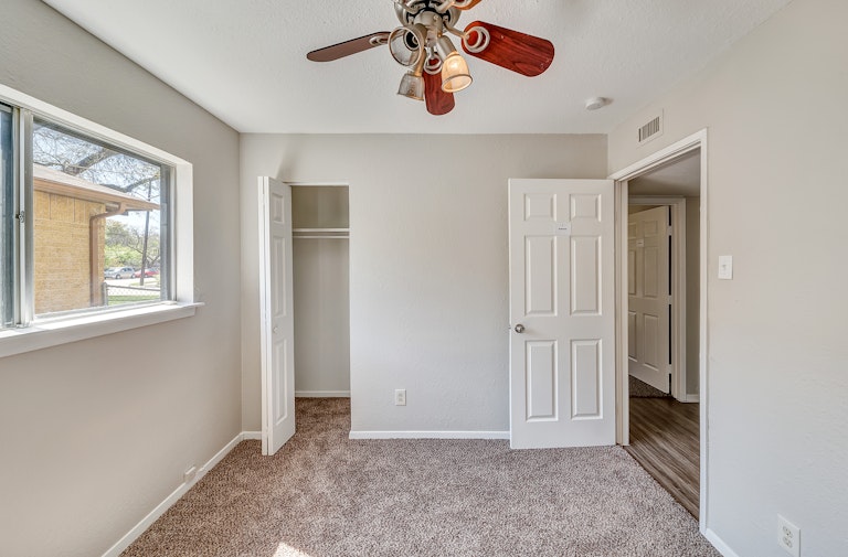 Photo 20 of 29 - 3106 Edelweiss Dr, Grand Prairie, TX 75052