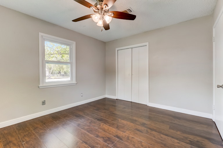 Photo 13 of 32 - 509 S Main St, Crandall, TX 75114