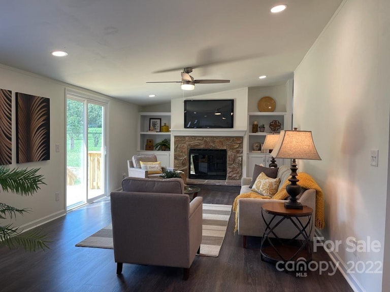 Photo 8 of 28 - 6036 Frazier Dr, Davidson, NC 28036