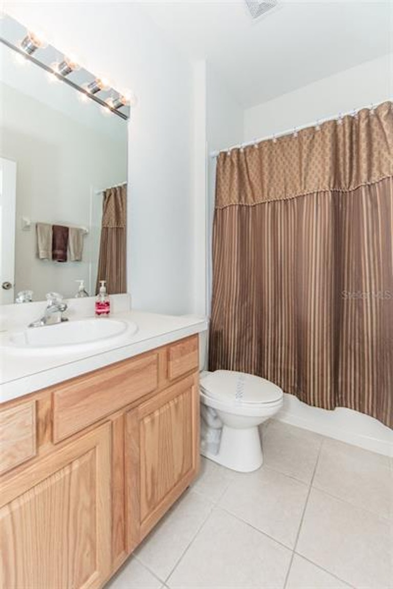 Photo 9 of 25 - 2650 Daulby St, Kissimmee, FL 34747