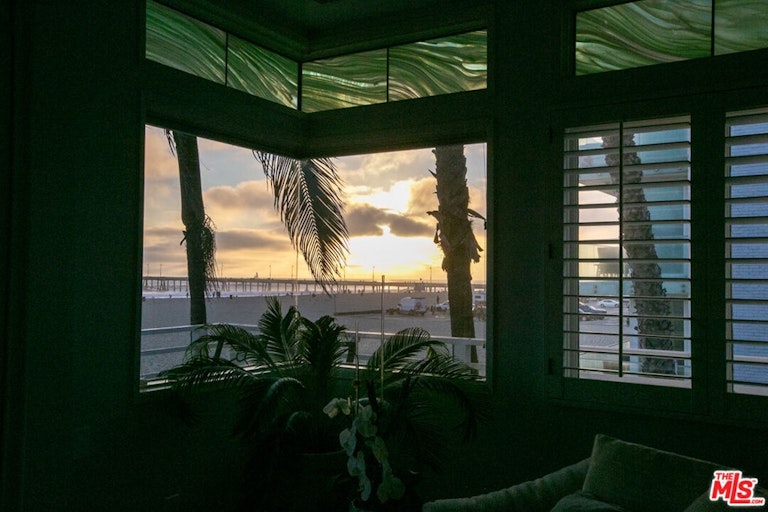 Photo 17 of 20 - 3501 Ocean Front Walk, Marina Del Rey, CA 90292