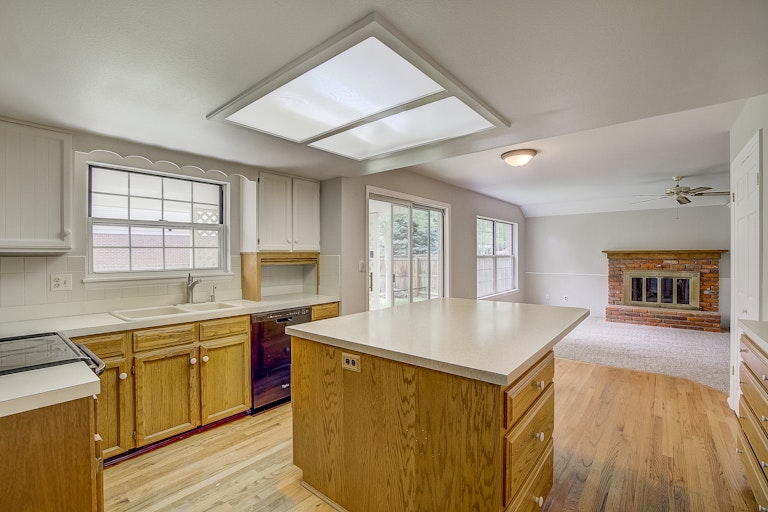 Photo 3 of 34 - 9491 W Hialeah Pl, Littleton, CO 80123