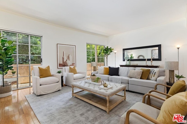 Photo 1 of 25 - 10960 Wellworth Ave #102, Los Angeles, CA 90024