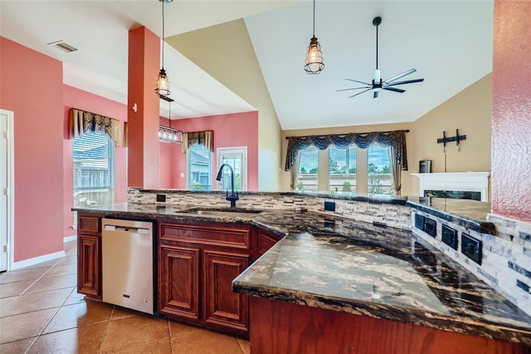 Photo 9 of 28 - 14903 Barton Grove Ln, Humble, TX 77396