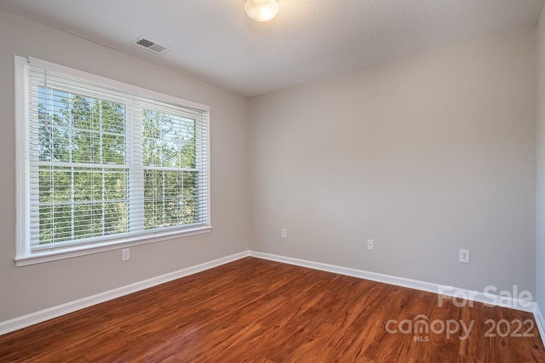 Photo 28 of 37 - 14200 Queens Carriage Pl, Charlotte, NC 28278