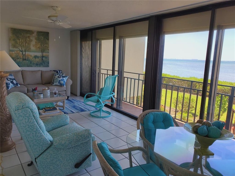 Photo 10 of 48 - 6430 Sun Eagle Ln #103, Bradenton, FL 34210