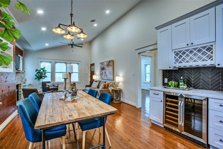 Photo 12 of 38 - 724 W Melwood St, Houston, TX 77009