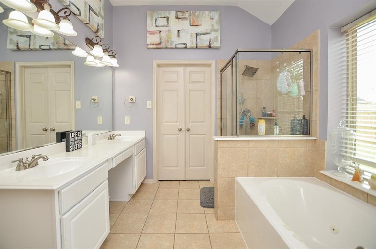 Photo 18 of 32 - 19202 Opul Trails Ct, Richmond, TX 77407