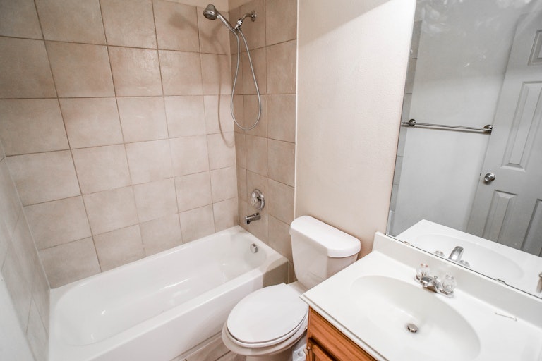 Photo 30 of 36 - 3954 Fernando Dr, Euless, TX 76040