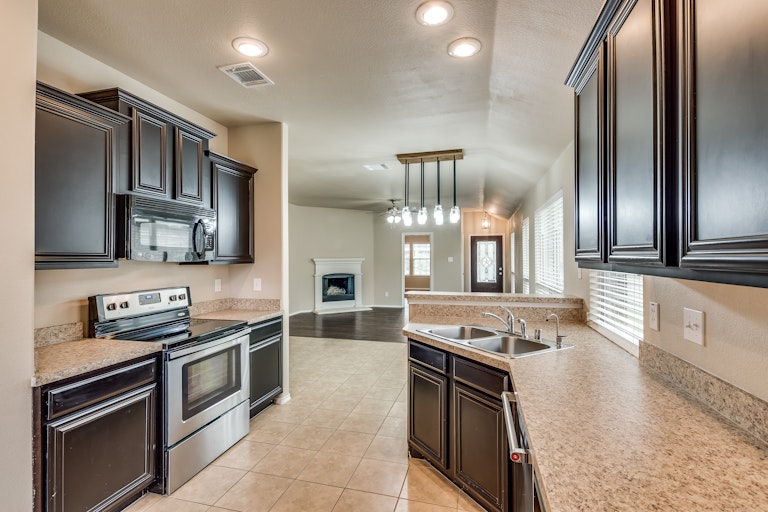 Photo 3 of 25 - 1308 Land Oak Rd, Royse City, TX 75189