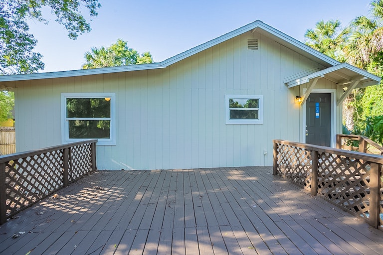 Photo 7 of 16 - 1401 E Voorhis Ave, Deland, FL 32724