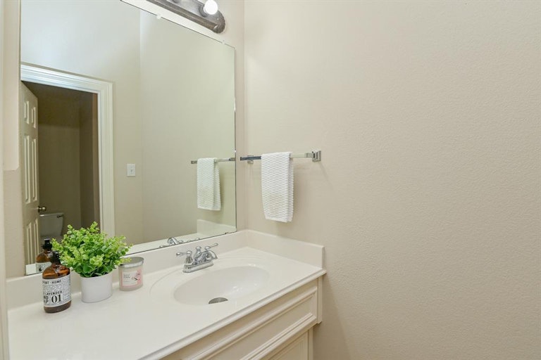 Photo 25 of 45 - 2606 Cottage Creek Ct, Pearland, TX 77584