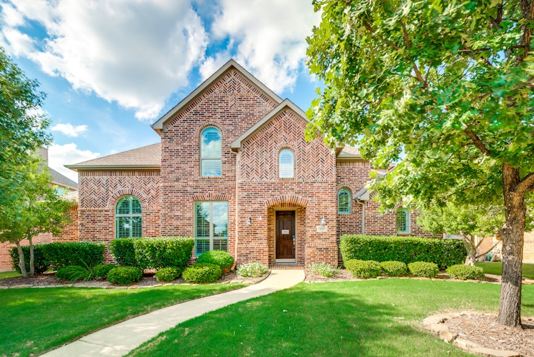 Photo 1 of 32 - 1640 San Andres Dr, Frisco, TX 75033